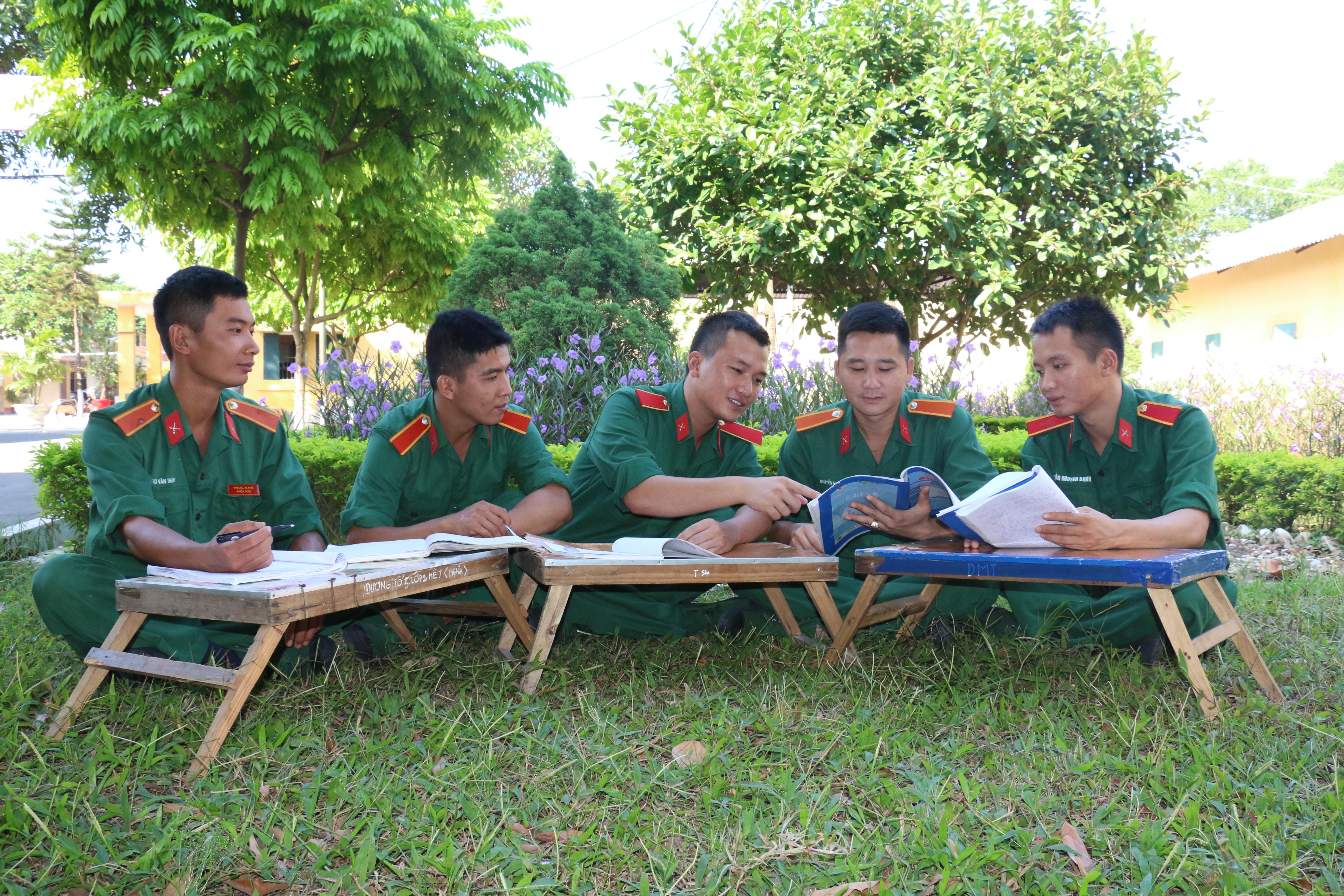 ĐỂ LÝ LUẬN “DỄ THẤM, DỄ NGẤM” VÀO ĐỜI SỐNG BỘ ĐỘI